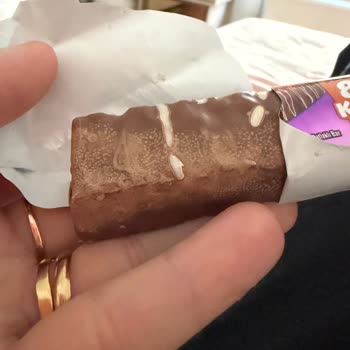 Ülker Piko Çikolatalı Bar Üzerinde Oluşan Beyaz Tabaka Depolama Hatası