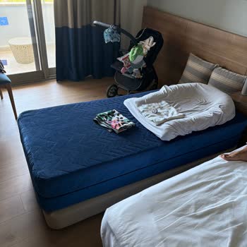 Küçük Ve Uzak Oda, Saygısız Personel Ve Kalitesiz Yemekler