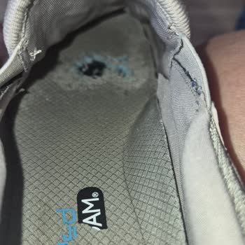 Skechers Spor Ayakkabısının İç Tabanı Çabuk Çözülerek Garanti Kapsamında Değişim İstiyorum