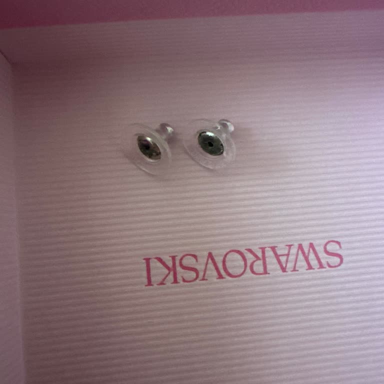 Kulağımı Tahriş Edip Kararan Swarovski Küpeleri