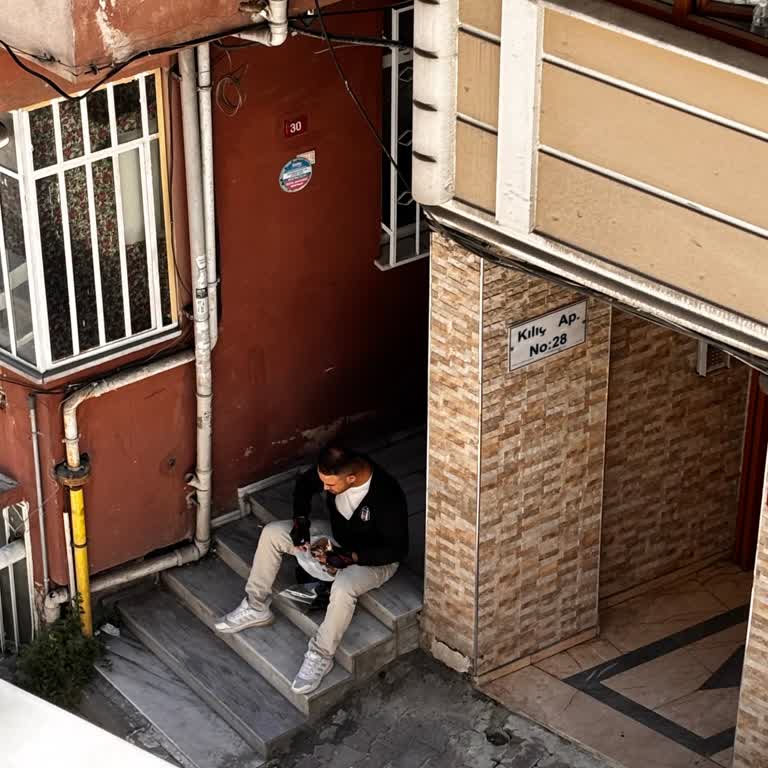 Yemeksepeti Kurye Siparişi Yiyerek Müşteri Hizmetlerinden Yardımsız Bırakması