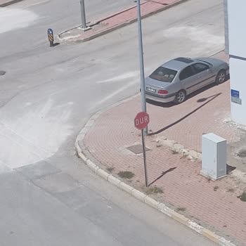 Mahallede Trafik Kazalarını Önlemek İçin Hız Kesici Talebi