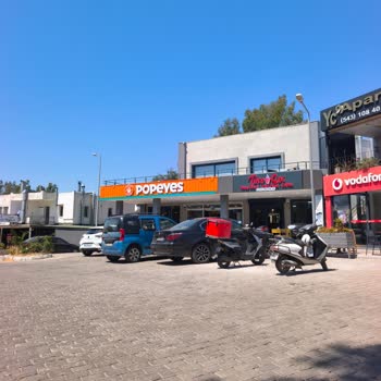 Yalıkavak Popeyes Şubesinde Kaba Üslup, Temizlik Eksikliği Ve Kuryeye Hakaret