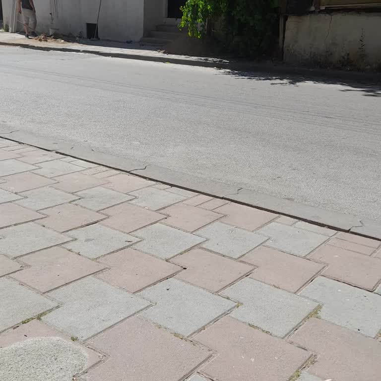 Uşak’ta Kaçak Ev İnşaatı Gürültüsü Mahallenin Huzurunu Bozuyor