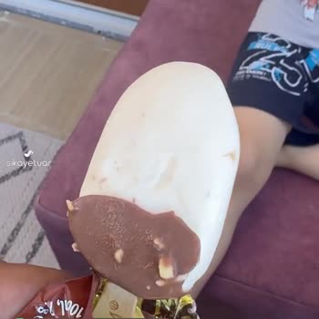 Magnum'dan Çıkan Saç Ve Bozuk Çikolata!