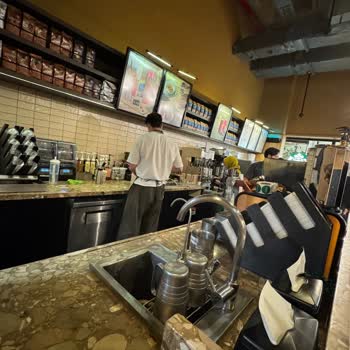 Yoğunlukta Yetersiz Personel Ve Hijyen Sorunları Starbucks Metropol Ataşehir'de