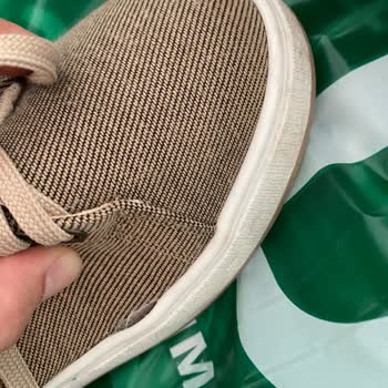 Kısa Sürede Açılan Deichmann Ayakkabısında Üretim Hatası İddiası