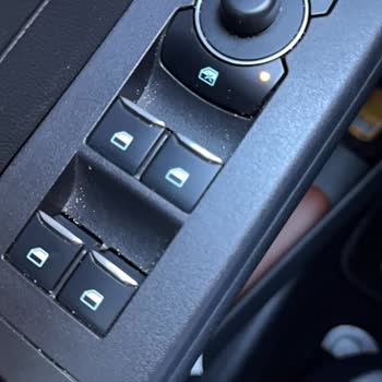 Autowax 1200 TL'ye Yıkama: Eksik Ve Özetsiz Temizlik