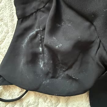 Çift Taraflı Yapışkanlı Push Up Ürünü Elbisemi Kirletti Ücret İadesi Talep Ediyorum