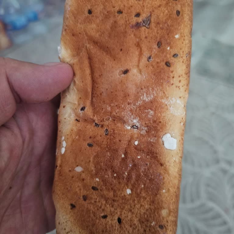 Migros Hemen'den Gelen Sandviç Ekmeğinde Beyaz Lekeler: Tüketilemez Ve İade Talebi