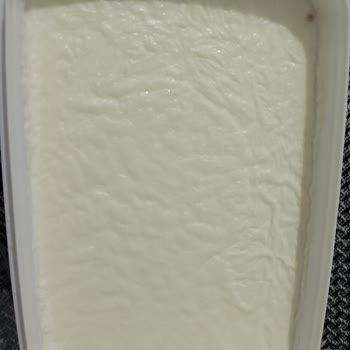 Taze Görünmesine Rağmen Yoğurtta Küf: Sağlık Riski Ve Güven Sarsıntısı