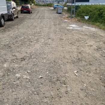 Atakum’da Bozuk Yol Ve Çöp Kokusu Sorunu