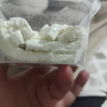 Son Tüketim Tarihi Geçmemiş Rulo Kaymak Üründe Bozuk Tat Ve Sağlık Endişesi