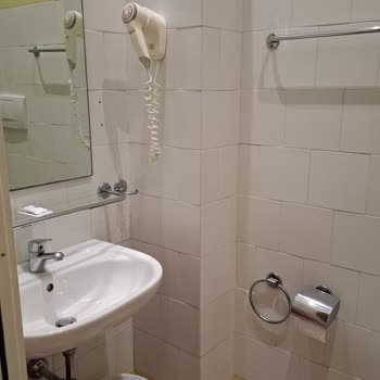 Ek Tek Kişilik Ücret İçin Küçük Ve Kokulu Oda, Çözüm Ve İade Talebi
