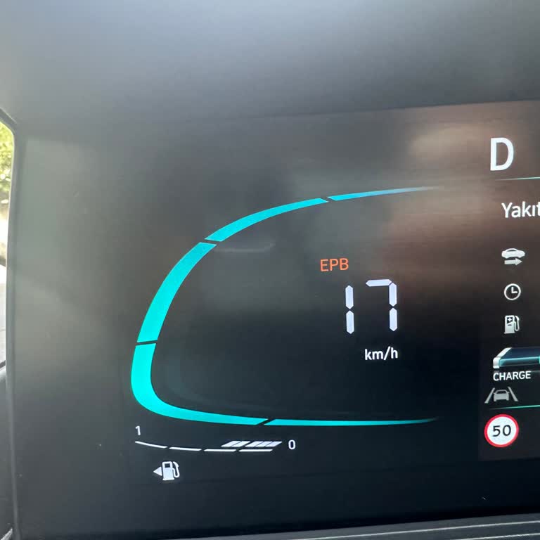 Hyundai Staria’da EPB Arızası Ve Klimadan Gelen Kimyasal Koku Sorunu