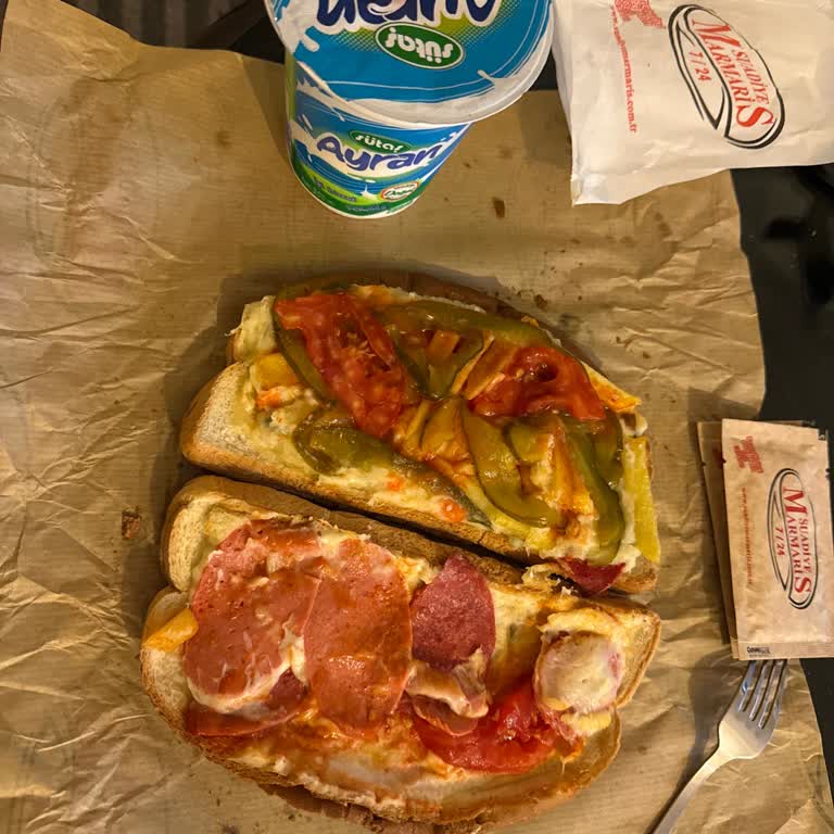 Super Ayvalık Tostta Ürün İçeriği Standart Dışı Ve Restoranın İndirim Açıklaması