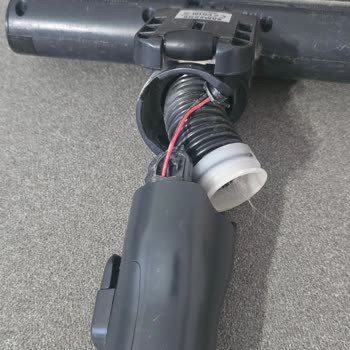 Samsung Jet 60 Dikey Süpürge Başlığı Normal Kullanımda Kırıldı