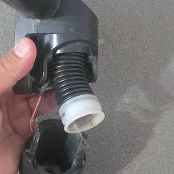 Samsung Jet 60 Dikey Süpürge Başlığı Normal Kullanımda Kırıldı