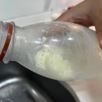 Son Kullanma Tarihi Geçmemiş Sütte Topak Topak Kıvam Ve Gıda Güvenliği Endişesi