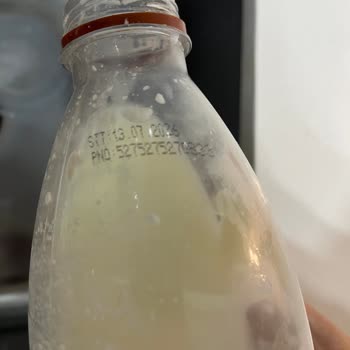Son Kullanma Tarihi Geçmemiş Sütte Topaklı Kıvam Ve Güvenlik Endişesi