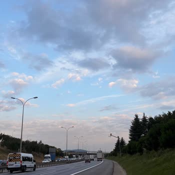 Şoför Uyukladı, Bizi E5 Üzerinde Tehlikeli Bir Noktada Bıraktı