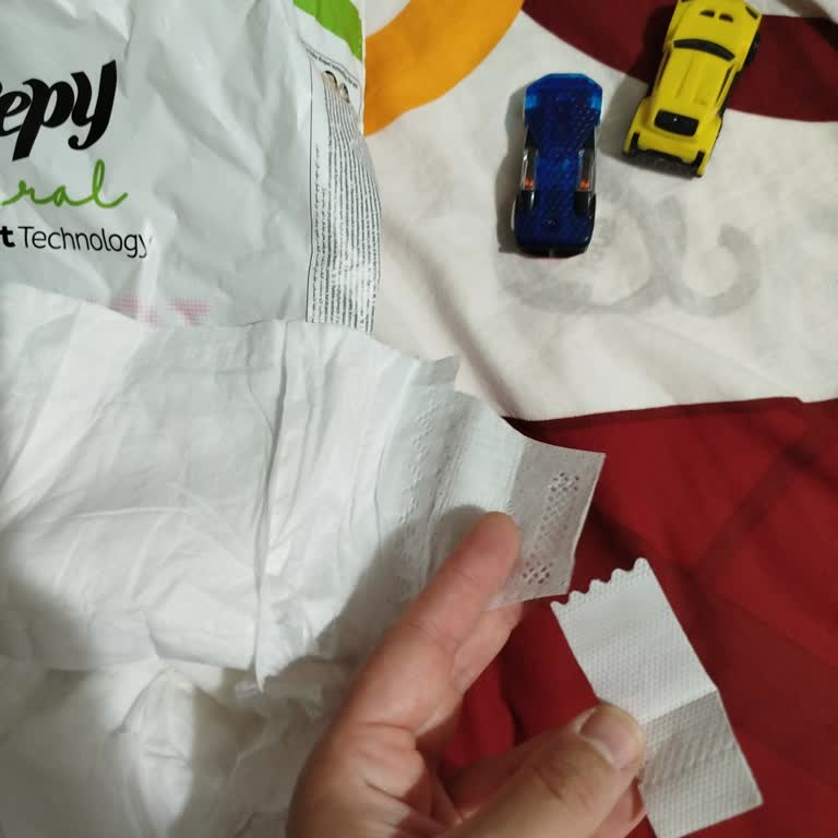 Sleepy Natural Maxi Bebek Bezinde Cırt Cırt Kısımları Kopuyor