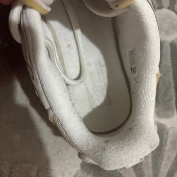 Lacoste Ayakkabısının İç Astarı Hızla Pamuklanarak Konforu Bozdu