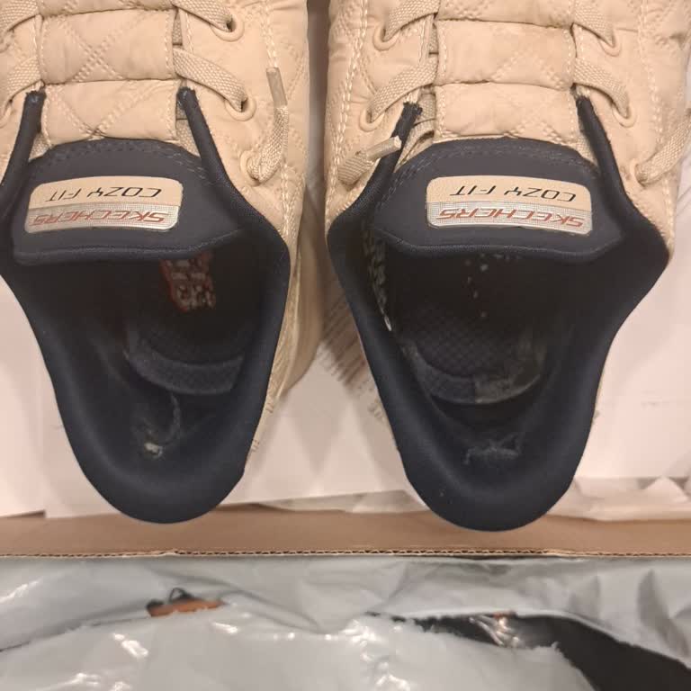 Skechers Ayakkabısının Topuk Astarı Yırtıldı, Müşteri Hizmetleri Çözüm Sunmadı