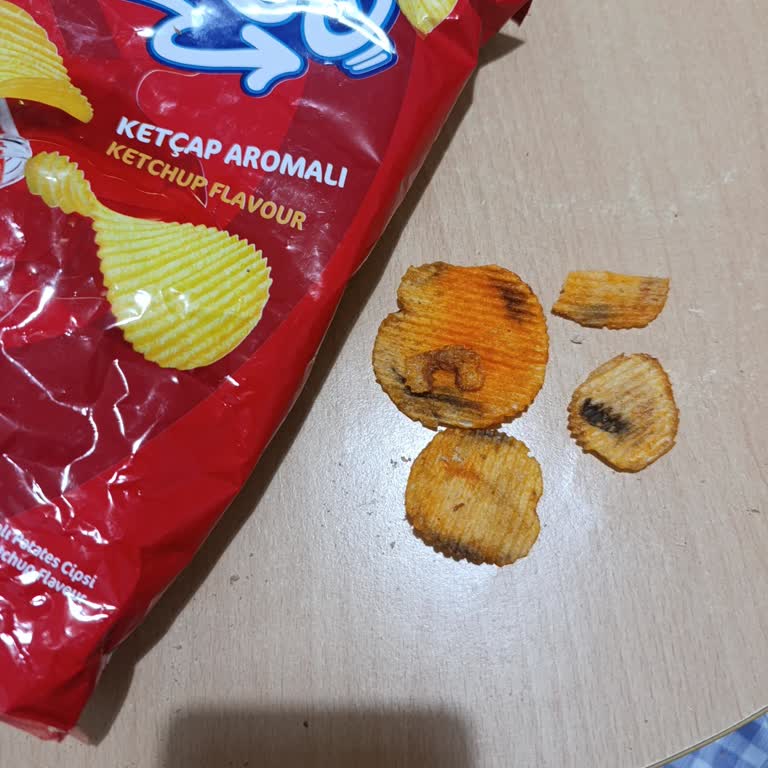 Cipso Ketçap Aromalı Cipslerde Yanmış Ve Siyah Parçalarla Gıda Güvenliği Sorunu