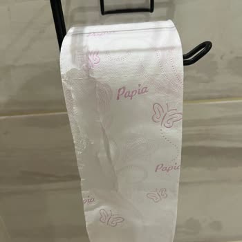 A101'de Satın Alınan Papia Kokulu Tuvalet Kağıdında Rulolar Yırtık Ve Deforme