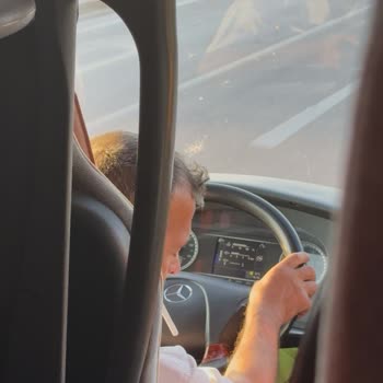 Şoför Ve Muavinin Sigara İçmesi Ve Kaba Davranışları Çocuklarımızı Mağdur Etti