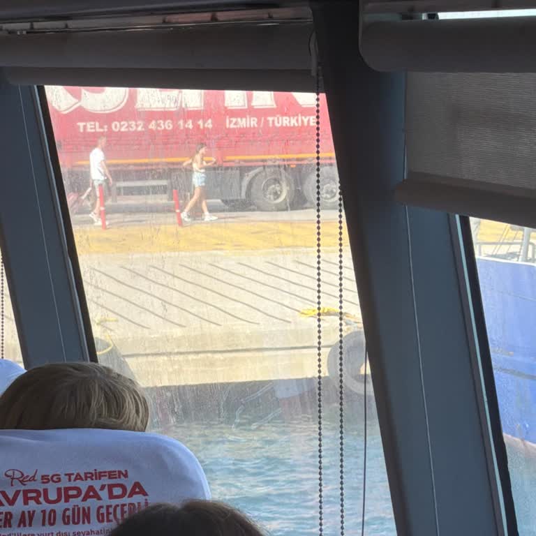 Belirtilen Kalkış Saatine Uymayan Feribot, Geç Gelen Yolcular Tümünü Bekletiyor
