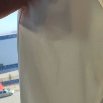 DeFacto Jogger Pantolonun Üzerindeki Yoğun Yağ Lekeleri Ve Kırmızı Boya İzleri