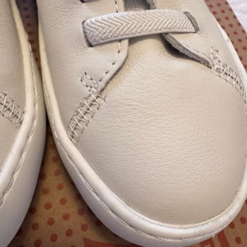 Kullanılmış Ve Hasarlı Sneaker, Kurumsal Fatura Kesilmedi