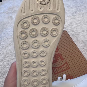 Kullanılmış Ve Hasarlı Sneaker, Kurumsal Fatura Kesilmedi