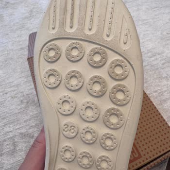 Kullanılmış Ve Hasarlı Sneaker, Kurumsal Fatura Kesilmedi