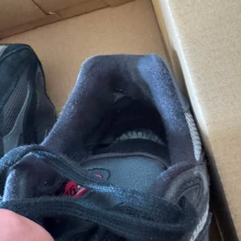 New Balance 9060 Ayakkabımın İç Topuk Yırtılması Ve Garanti Reddi Karşısında Değişim Talebi