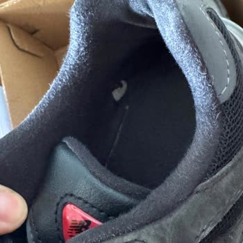 New Balance 9060 Ayakkabımın İç Topuk Yırtılması Ve Garanti Reddi Karşısında Değişim Talebi