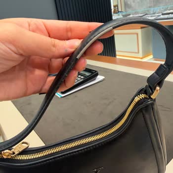 Calvin Klein Çantamın Deri Sapı Hızlıca Aşındı Ve Ücretsiz Değişim İstiyorum
