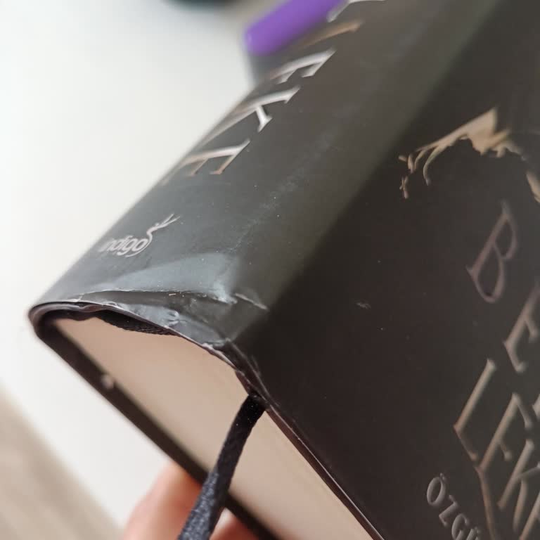 Beyaz Leke Serisinde Eksik Poster Ve Ayraç, Hasarlı Kitap Teslimi