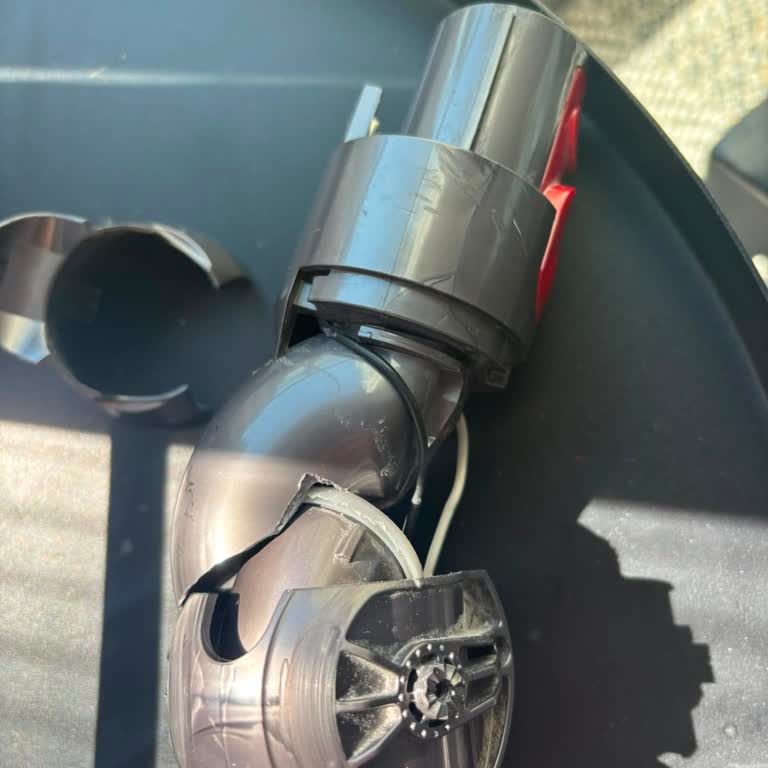 Dyson Süpürgenin Geri Gönderimi İçin 2.500 TL Ücret Talebine Karşı Şikayet