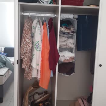 Gardırop Kapakları İçin Gerekli Vidalar Eksik, Montaj Uzun Süredir Beklemede