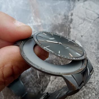 Fossil Saat Camı Kendiliğinden Düşüyor, Servis Ücretleri Aşırı Ve Çelişkili
