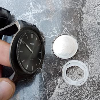 Fossil Saat Camı Kendiliğinden Düşüyor, Servis Ücretleri Aşırı Ve Çelişkili
