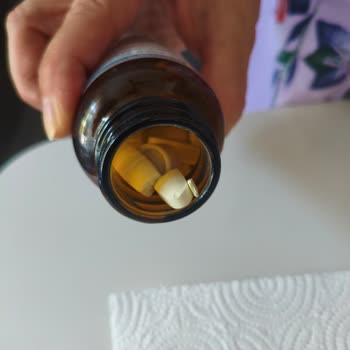 Kırık Tabletli Şişeler Ve Cevapsız İletişim Nedeniyle Ücret İadesi Talebi