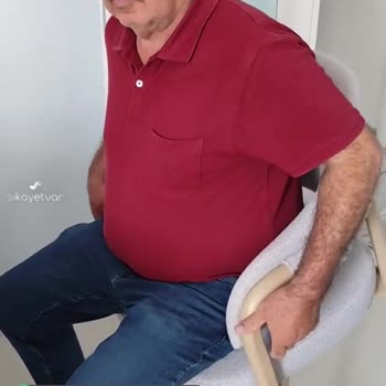 İstikbal Sandalyeye 2 Kişi Oturdu İkisi De Düştü!