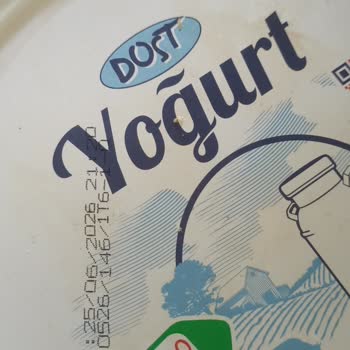 Gürbüz Dörtyol BİM Şubesinde Dost Yoğurtta Kırmızı Renk Değişimi Ve Sağlık Endişesi