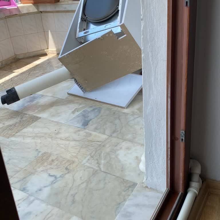 Kombinin Duvara Düşmesi Ve Gaz Sızıntısı Nedeniyle Acil Müdahale Talebi