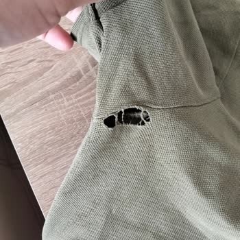 Mavi Gömlek Ve Tişörtlerde Kalitesiz Ürün Sorunları: Renk Atması, Şekil Kaybı Ve Yırtılma