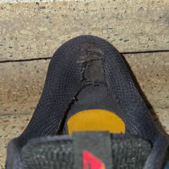 Skechers Ayakkabısındaki Topuk Demiri Açığa Çıktı, Müşteri Hatası İddiası Reddedildi
